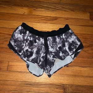 Lulu lemon hotty hot short regular